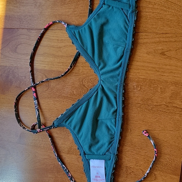 Crochet covered bikini top - Picture 2 of 2